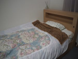 一人暮らし　ベッド　配置　ベランダ